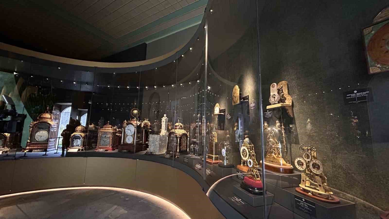 TOPKAPI SARAYI’NIN SEÇKİN SAAT KOLEKSİYONUNDAKİ 300’Ü AŞKIN ESER, "TOPKAPI SARAYI’NDA ZAMAN VE...