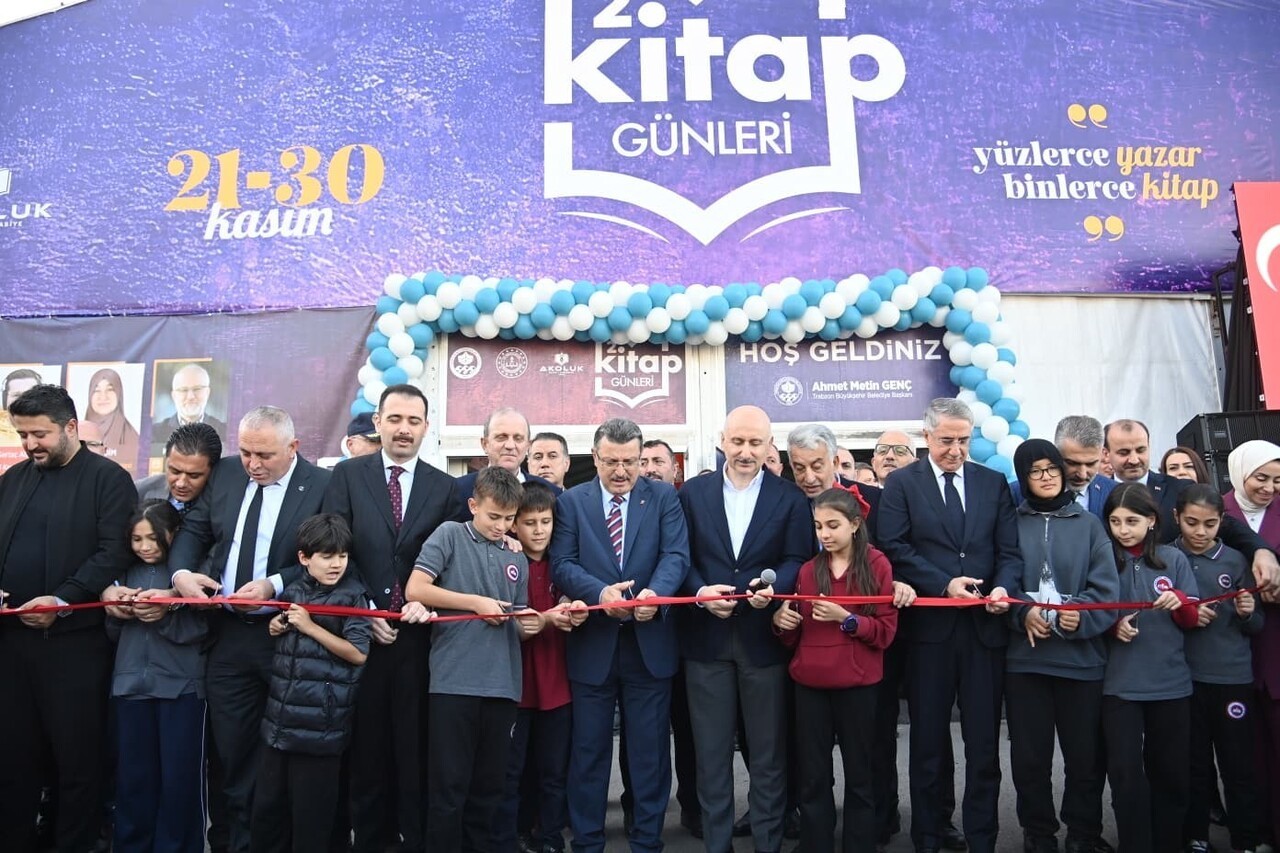 TRABZON'DA KİTAP GÜNLERİ'NİN İKİNCİSİ, COŞKULU BİR AÇILIŞ TÖRENİYLE KAPILARINI KİTAPSEVERLERE...