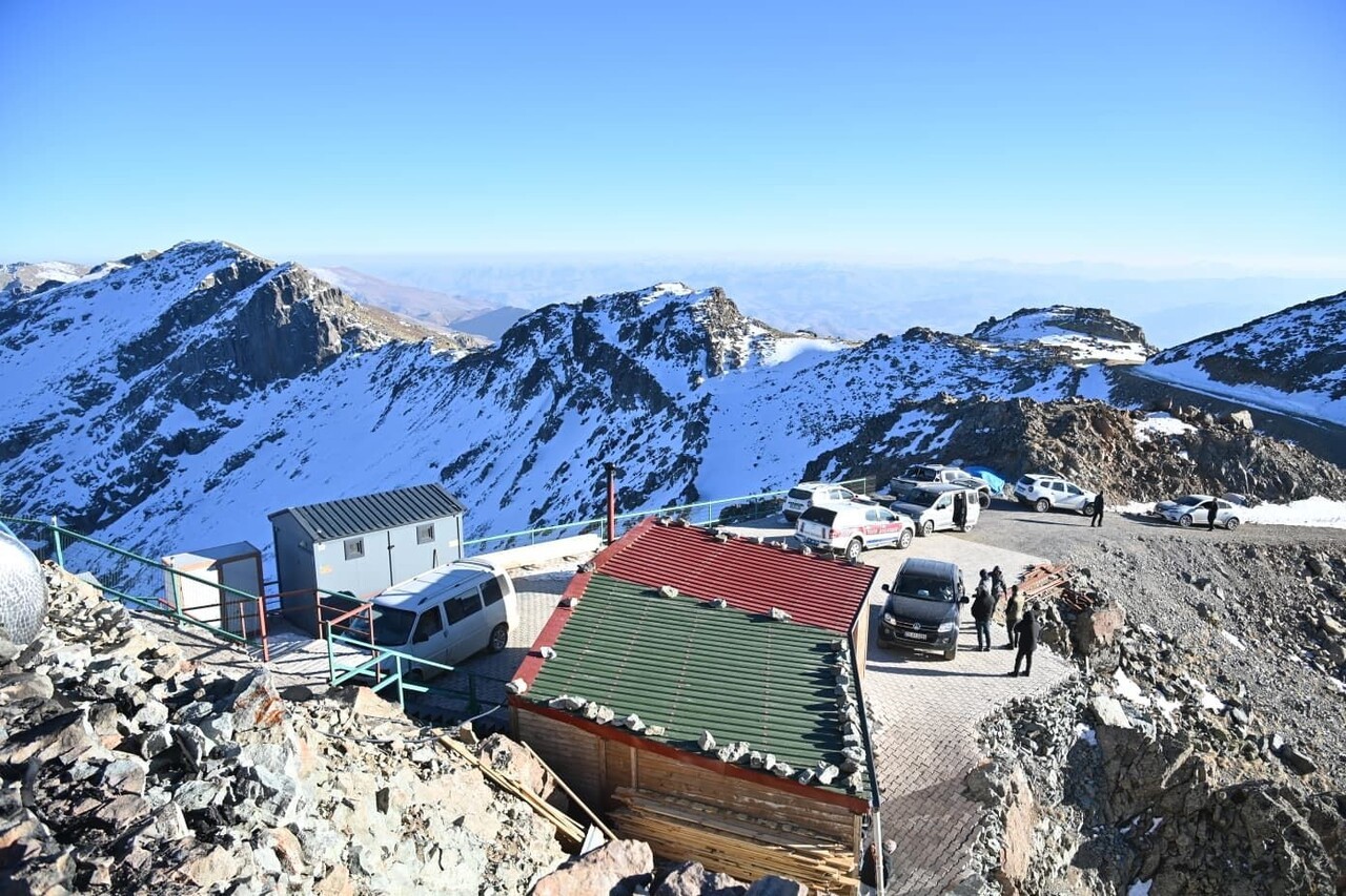 TRABZON-BAYBURT SINIRINDA 3 BİN 100 RAKIMDA BULUNAN VE 4 GÜN ÖNCE ÇIKAN YANGINDA KÜL OLAN KIRKLAR...