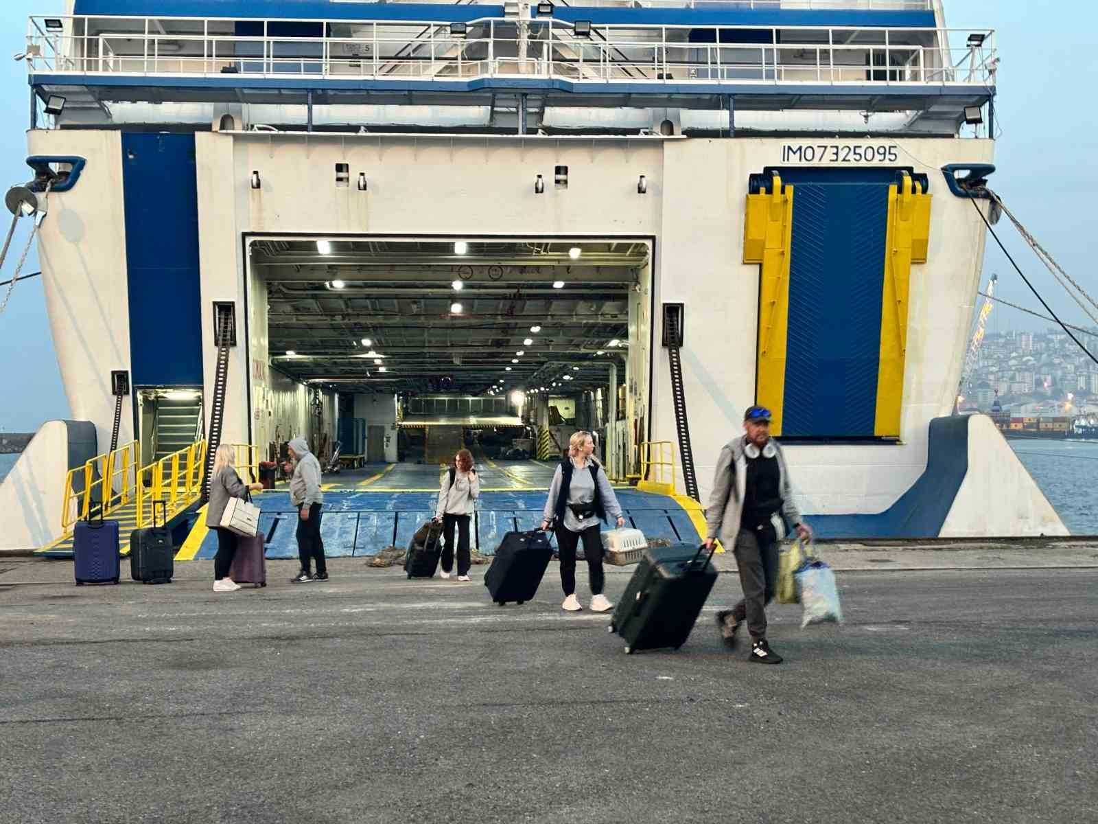 TRABZON’DAN RUSYA’NIN SOÇİ KENTİNE 14 YIL ARADAN SONRA YENİDEN BAŞLATILAN DENİZ SEFERİ, RUS LİMAN...