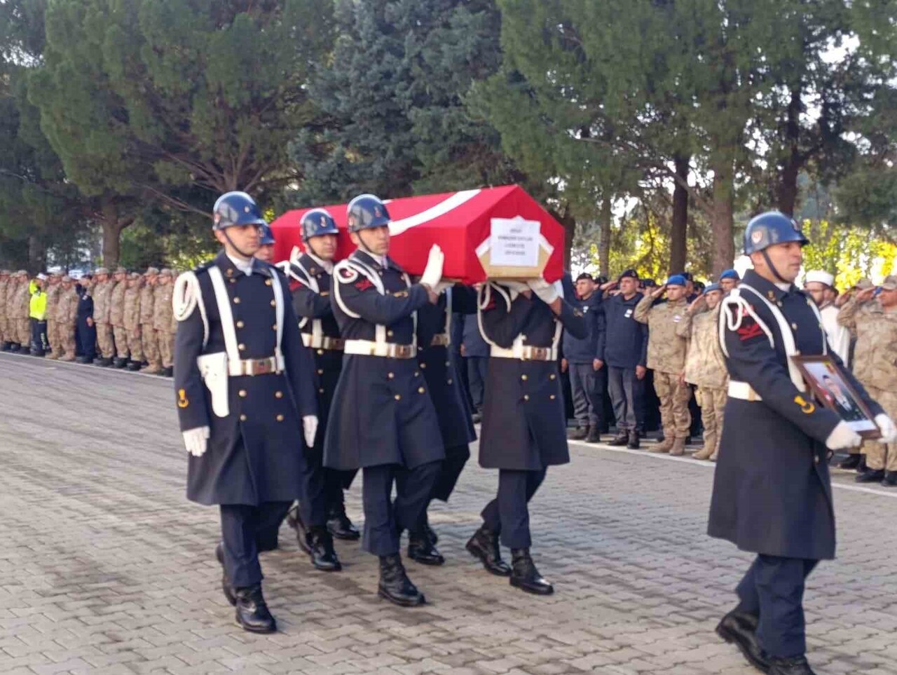 TRAFİK KAZASINDA HAYATINI KAYBEDEN UZMAN ÇAVUŞ İÇİN KAHRAMANMARAŞ İL JANDARMA KOMUTANLIĞI'NDA...