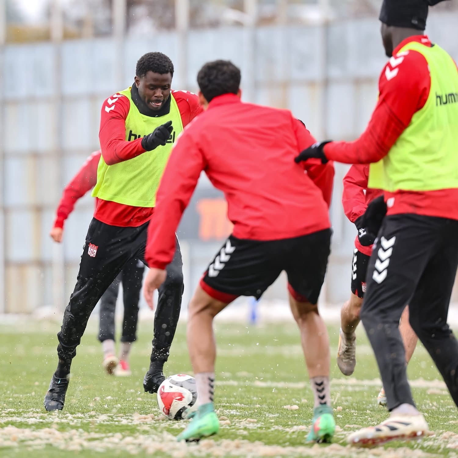 TRENDYOL 1. LİG’İN 14. HAFTASINDA DEPLASMANDA ESENLER EROKSPOR İLE KARŞILAŞACAK OLAN ÖZBELSAN...