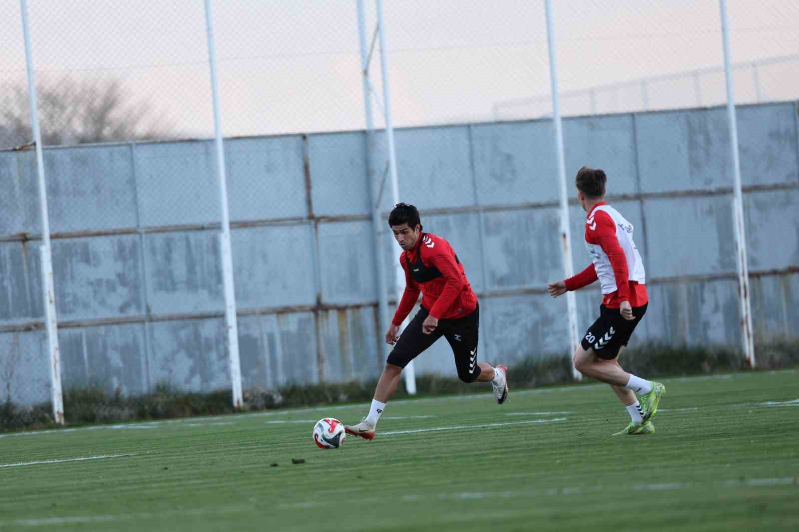 TRENDYOL 1. LİG’İN 14. HAFTASINDA DEPLASMANDA ESENLER EROKSPOR İLE KARŞILAŞACAK OLAN ÖZBELSAN...