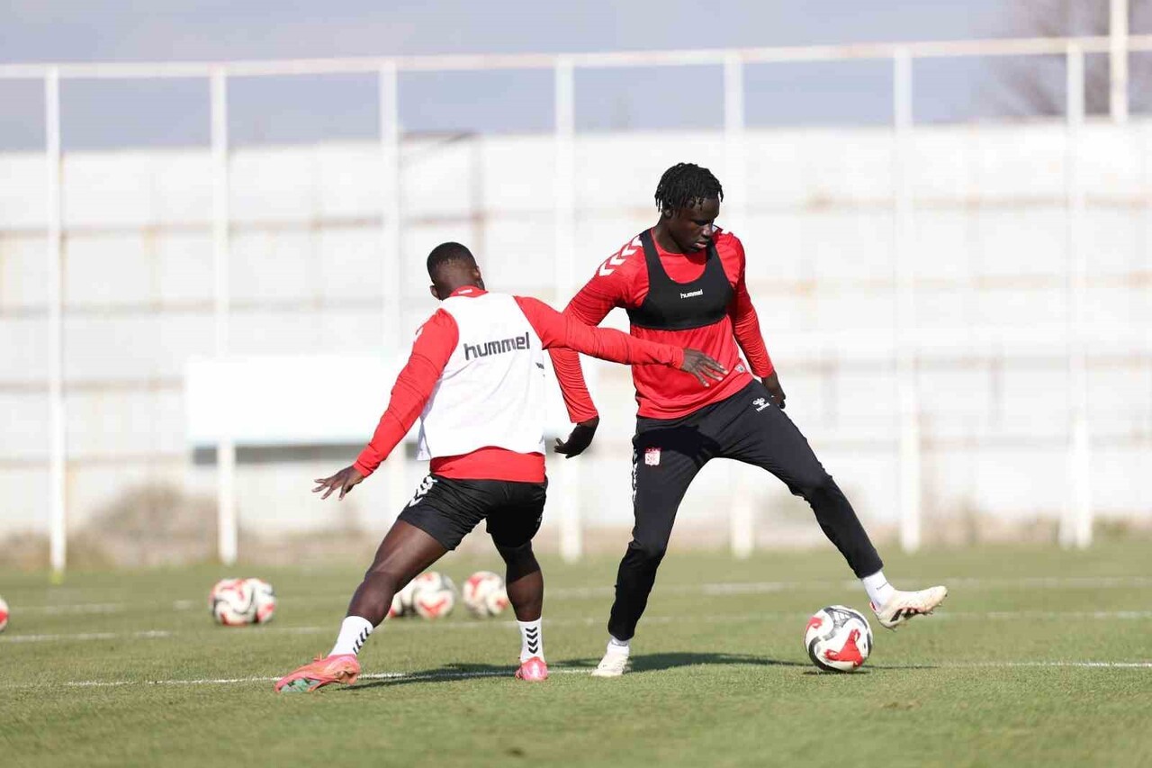 TRENDYOL 1. LİG’İN 15. HAFTASINDA SAHASINDA BOLUSPOR’U KONUK EDECEK OLAN ÖZBELSAN SİVASSPOR...