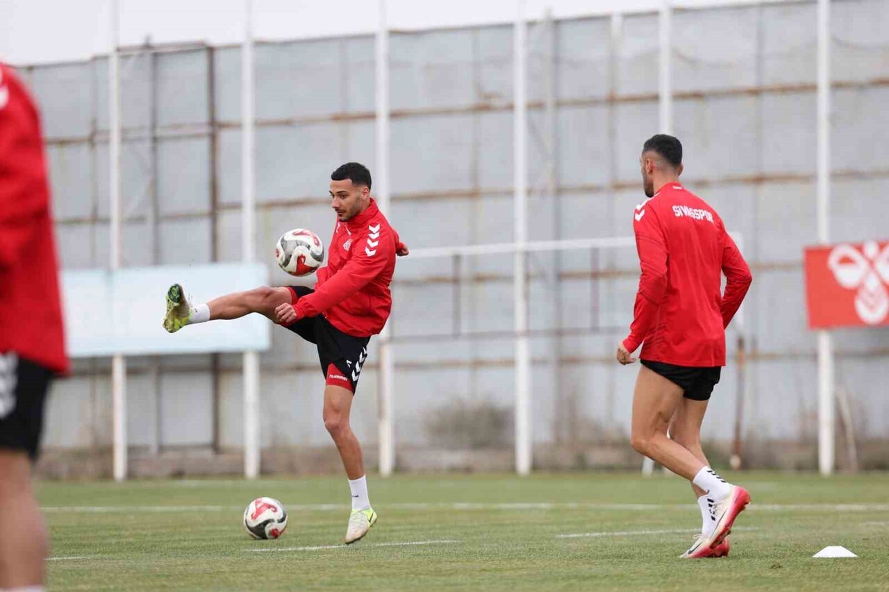 TRENDYOL 1. LİG’İN 15. HAFTASINDA SAHASINDA BOLUSPOR’U KONUK EDECEK OLAN ÖZBELSAN SİVASSPOR...