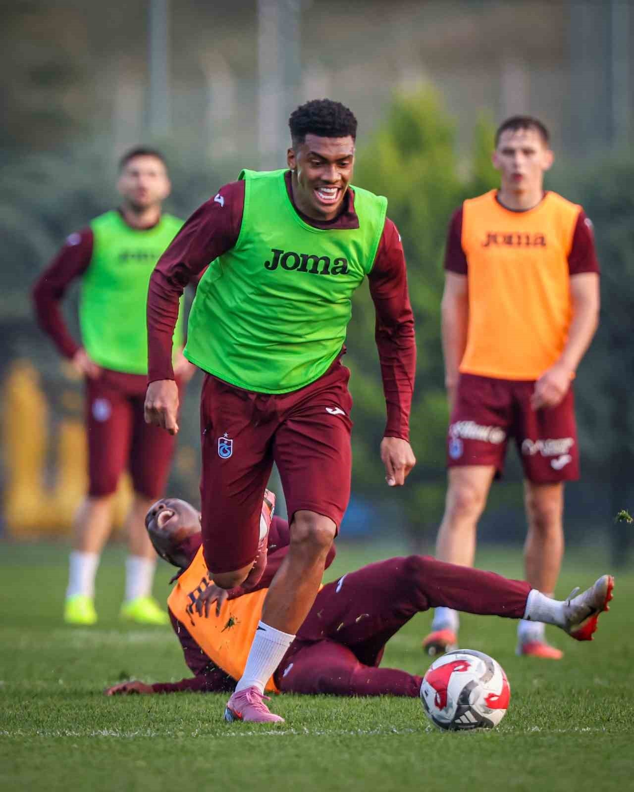 TRENDYOL SÜPER LİG’İN 12’NCİ HAFTASINDA TRABZONSPOR SAHASINDA ALANYASPOR’U KONUK EDİYOR. LİG’DE...