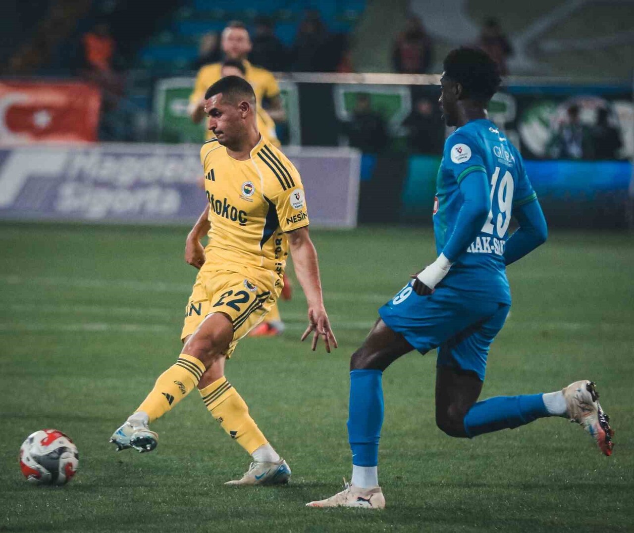 TRENDYOL SÜPER LİG’İN 13. HAFTASINDA ÇAYKUR RİZESPOR, FENERBAHÇE’Yİ AĞIRLIYOR. KARŞILAŞMANIN İLK...