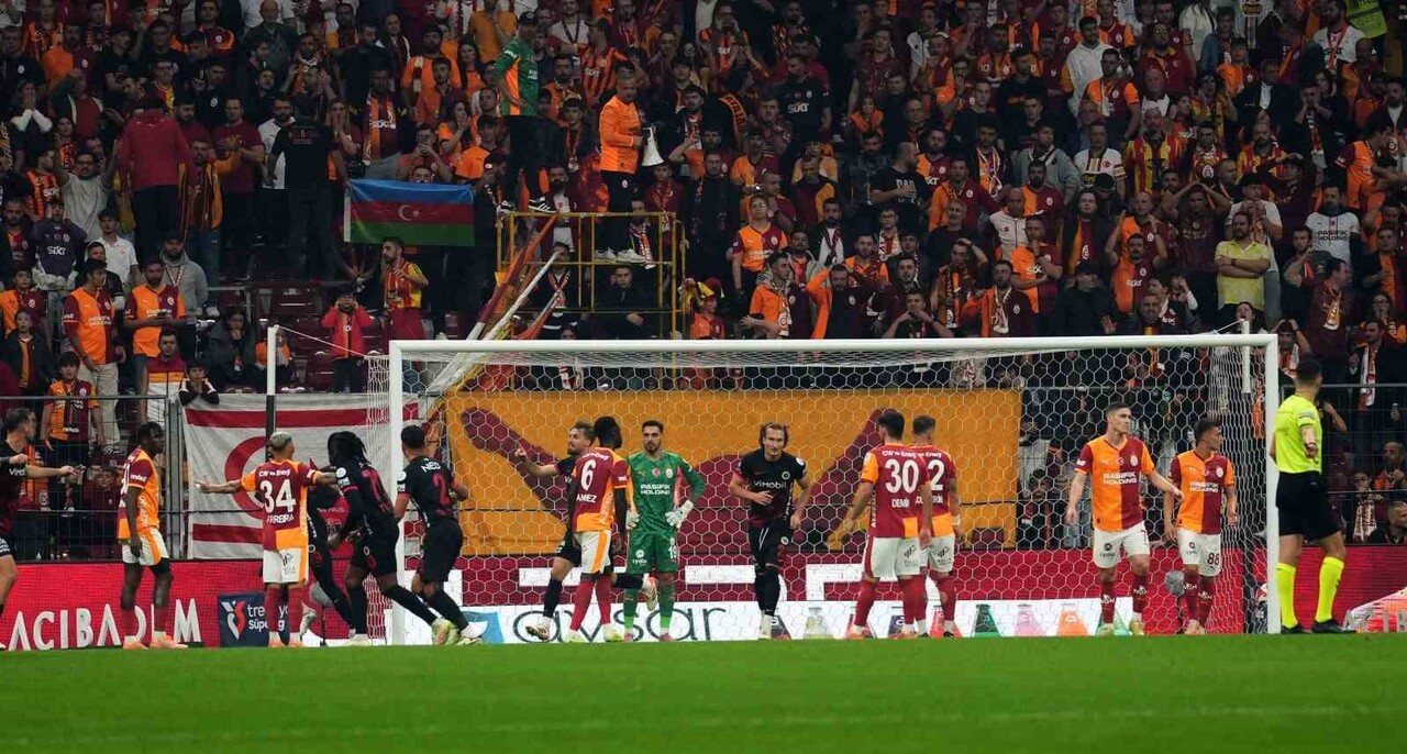 TRENDYOL SÜPER LİG’İN 13. HAFTASINDA GALATASARAY, SAHASINDA GENÇLERBİRLİĞİ İLE KARŞI KARŞIYA...