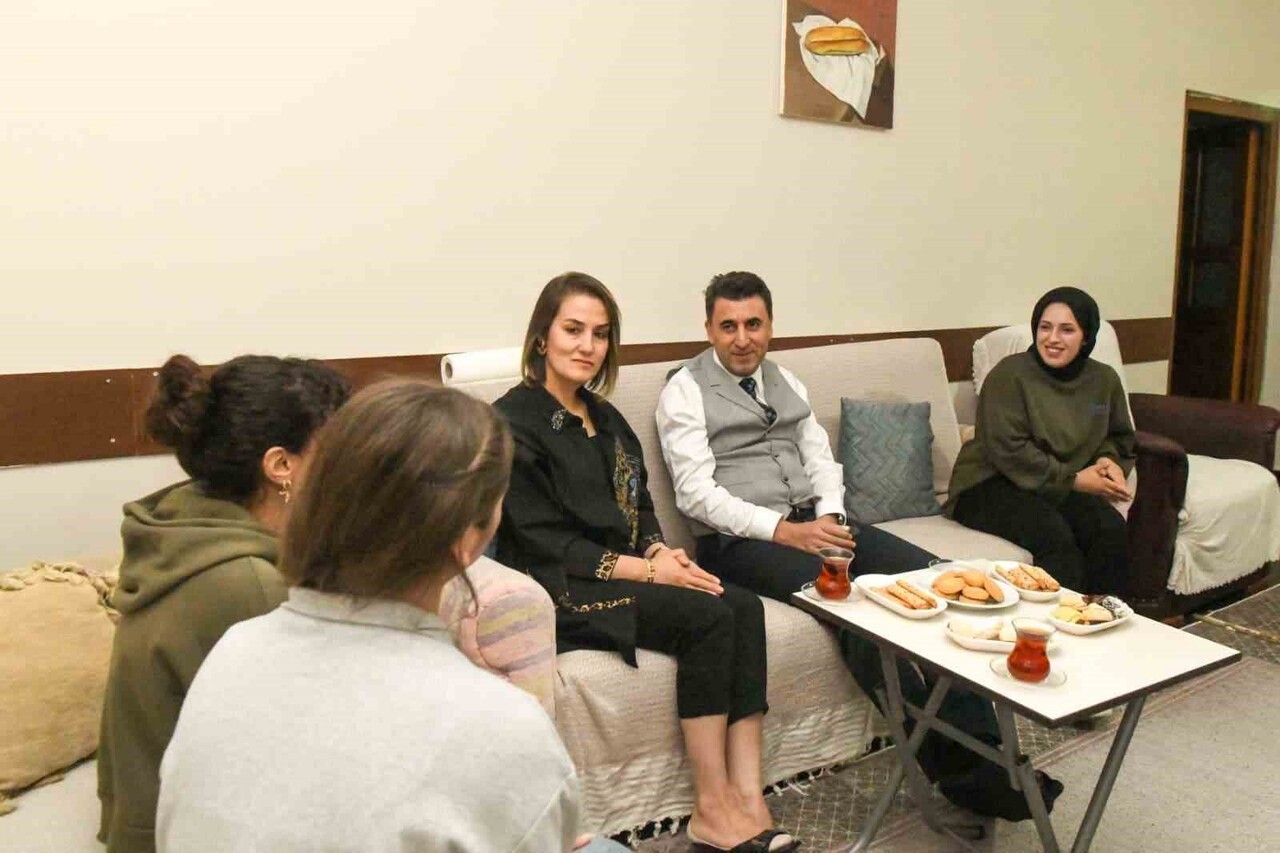 TUNCELİ VALİLİĞİ TARAFINDAN HAYATA GEÇİRİLEN YENİ UYGULAMA KAPSAMINDA, İHTİYAÇ SAHİBİ ÖĞRENCİLERE...