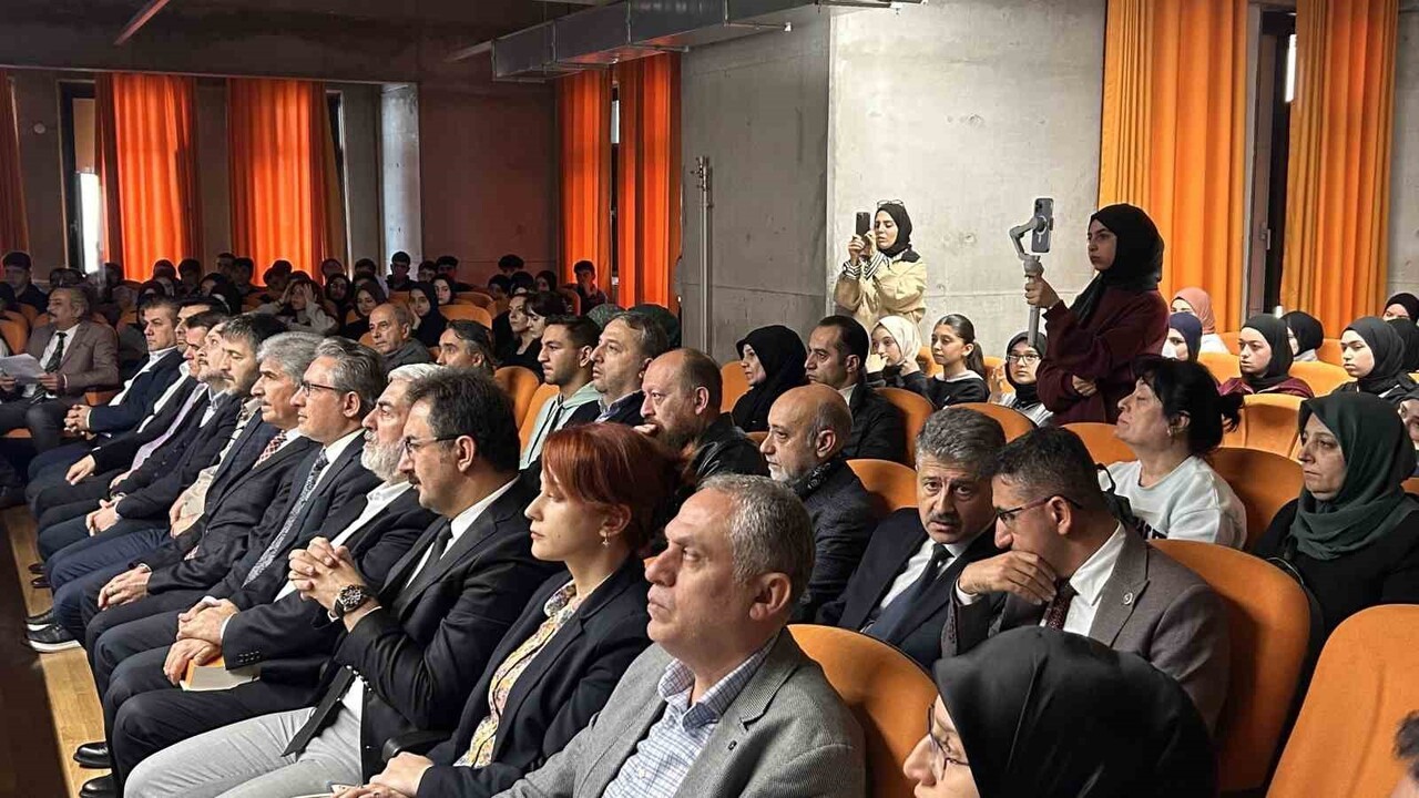 TÜRK EDEBİYATININ ÖNEMLİ İSİMLERİNDEN ŞAİR, YAZAR VE MÜTEFEKKİR SEZAİ KARAKOÇ, VEFATININ 4’ÜNCÜ...