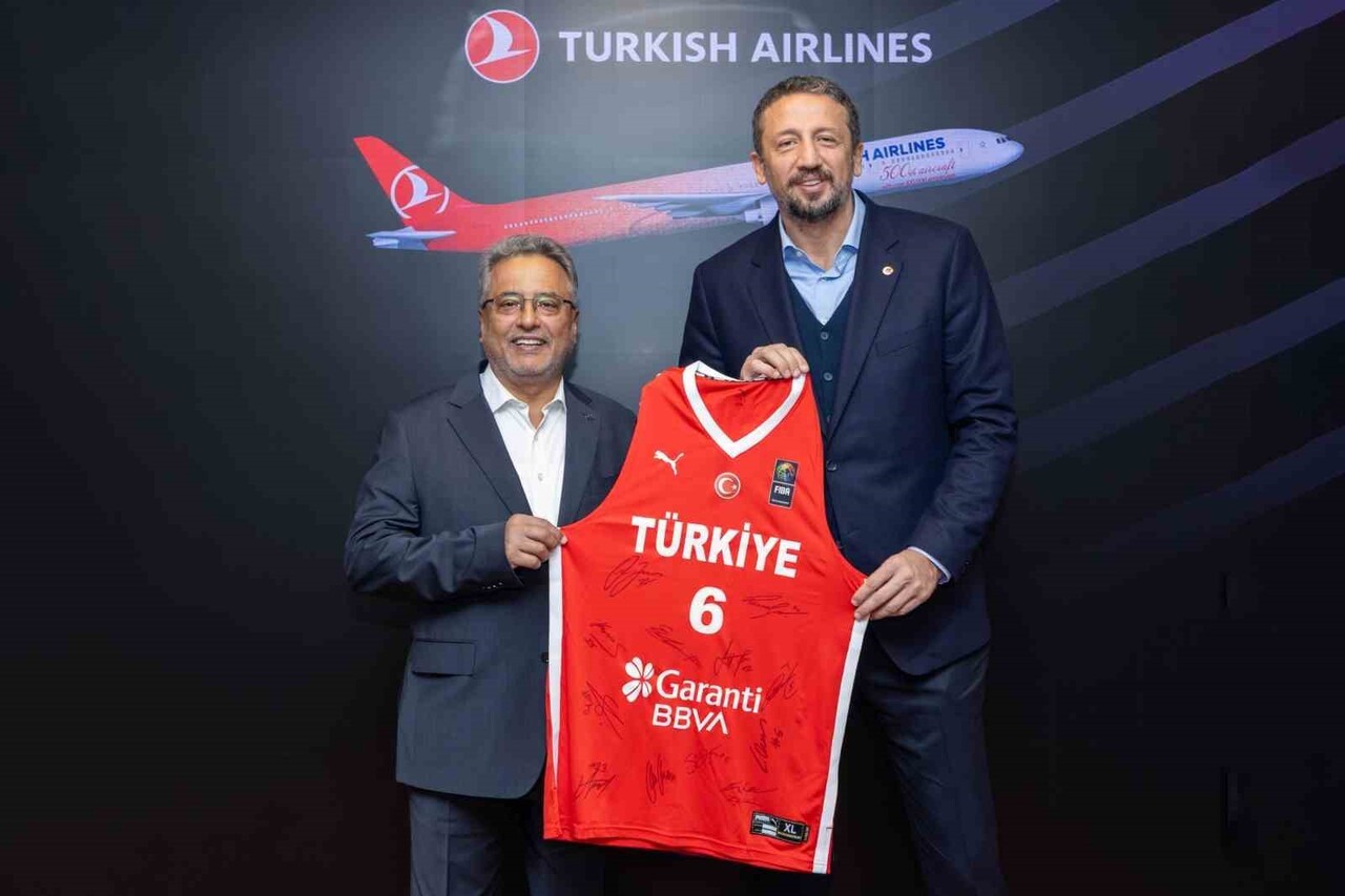 TÜRK HAVA YOLLARI YÖNETİM KURULU VE İCRA KOMİTESİ BAŞKANI PROF. DR. AHMET BOLAT, TÜRKİYE BASKETBOL...