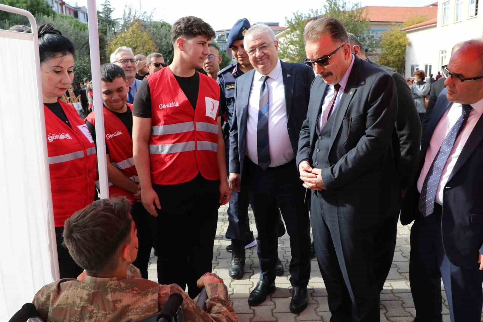 TÜRK KIZILAYI'NIN ÖNEMİNİ ANLATMAK VE İYİLİK HAREKETİNE DİKKAT ÇEKMEK AMACIYLA HER YIL 29 EKİM-4...