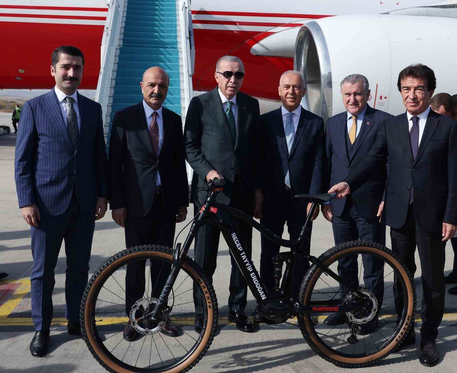TÜRKİYE BİSİKLET FEDERASYONU, CUMHURBAŞKANI RECEP TAYYİP ERDOĞAN’A, CUMHURBAŞKANLIĞI TÜRKİYE...