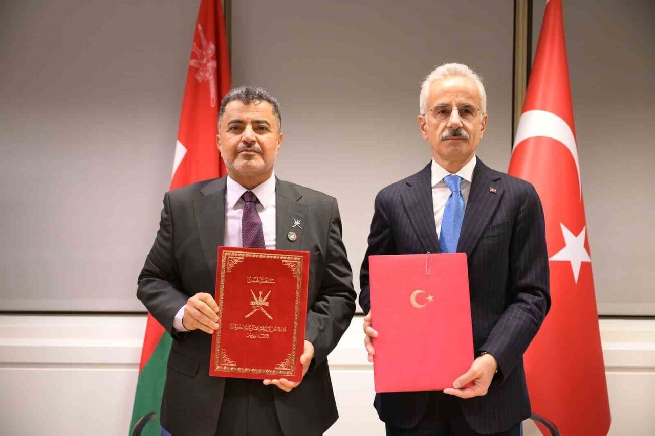 TÜRKİYE İLE UMMAN ARASINDA DENİZCİLİK VE ULAŞTIRMA ALANINDA İŞ BİRLİĞİ İÇİN İMZALAR...