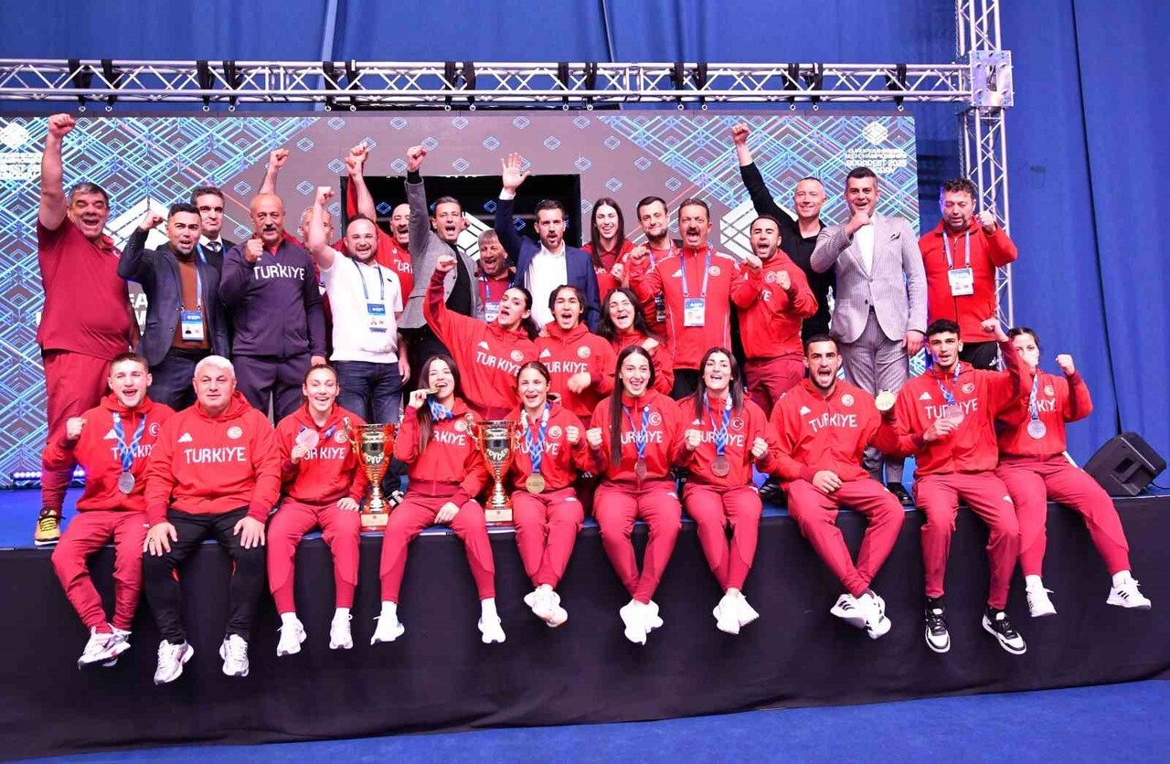 U23 AVRUPA BOKS ŞAMPİYONASI'NDA MİLLİ SPORCULAR 3 ALTIN, 2 GÜMÜŞ VE 4 BRONZ OLMAK ÜZERE TOPLAM 9...