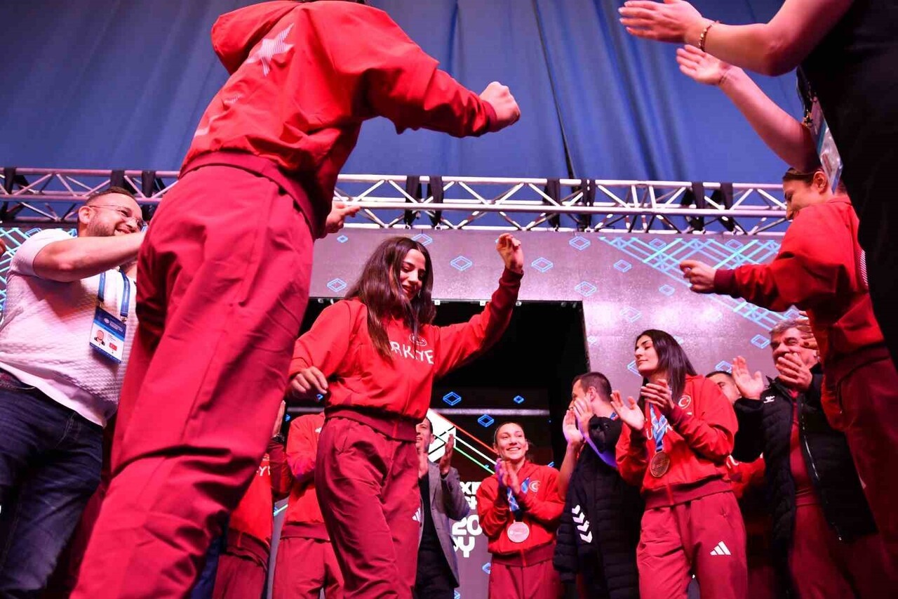 U23 AVRUPA BOKS ŞAMPİYONASI'NDA MİLLİ SPORCULAR 3 ALTIN, 2 GÜMÜŞ VE 4 BRONZ OLMAK ÜZERE TOPLAM 9...