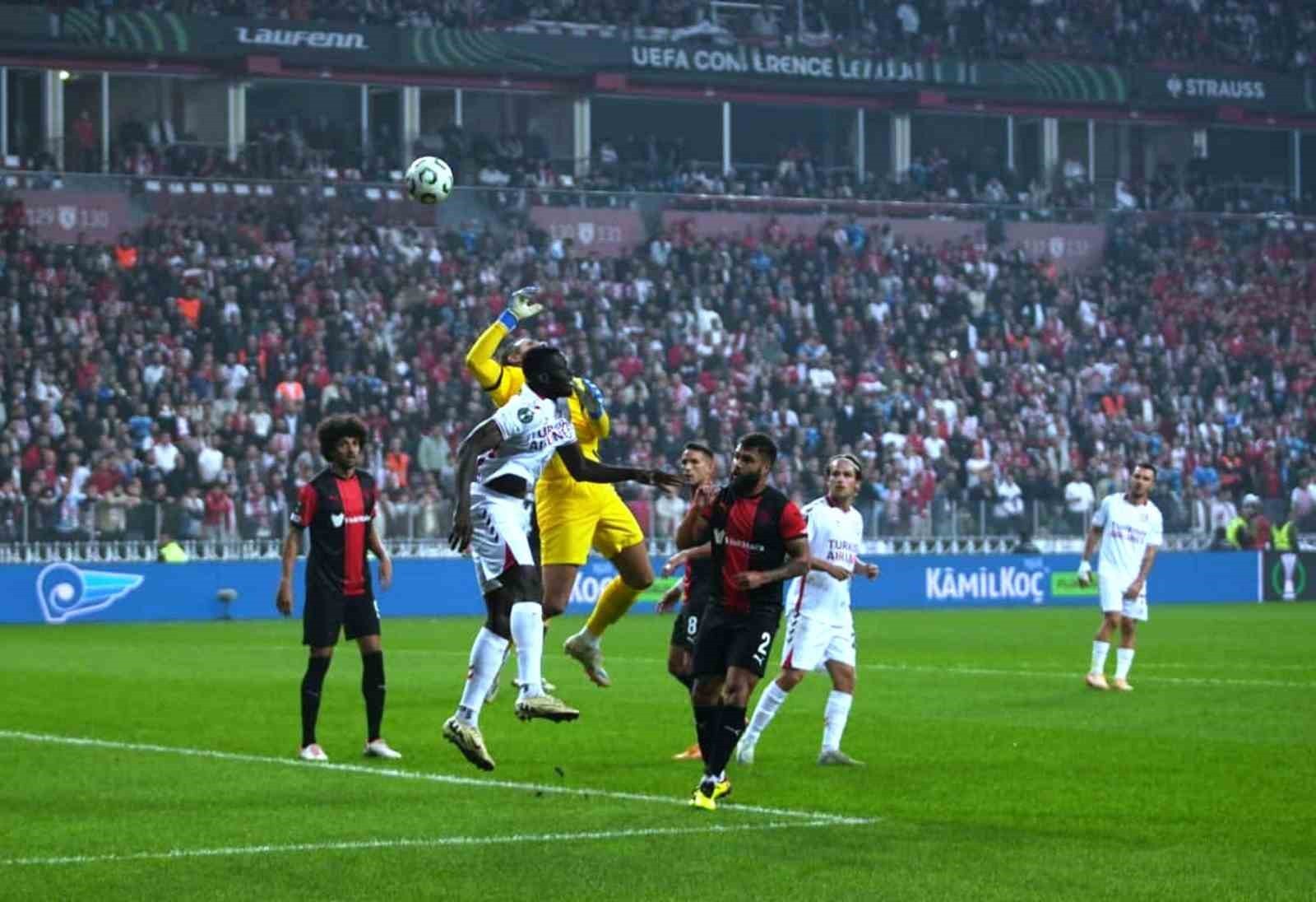 UEFA KONFERANS LİGİ 3. HAFTA MAÇINDA SAMSUNSPOR, SAHASINDA MALTA EKİBİ HAMRUN İLE KARŞILAŞIYOR....