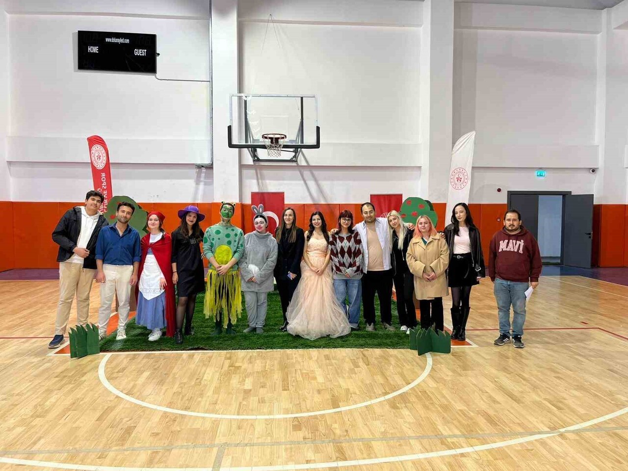 ULA ANAOKULU ÖĞRENCİLERİ "KAYIP MASALLAR KİTABI" İLE SANATLA BULUŞTU