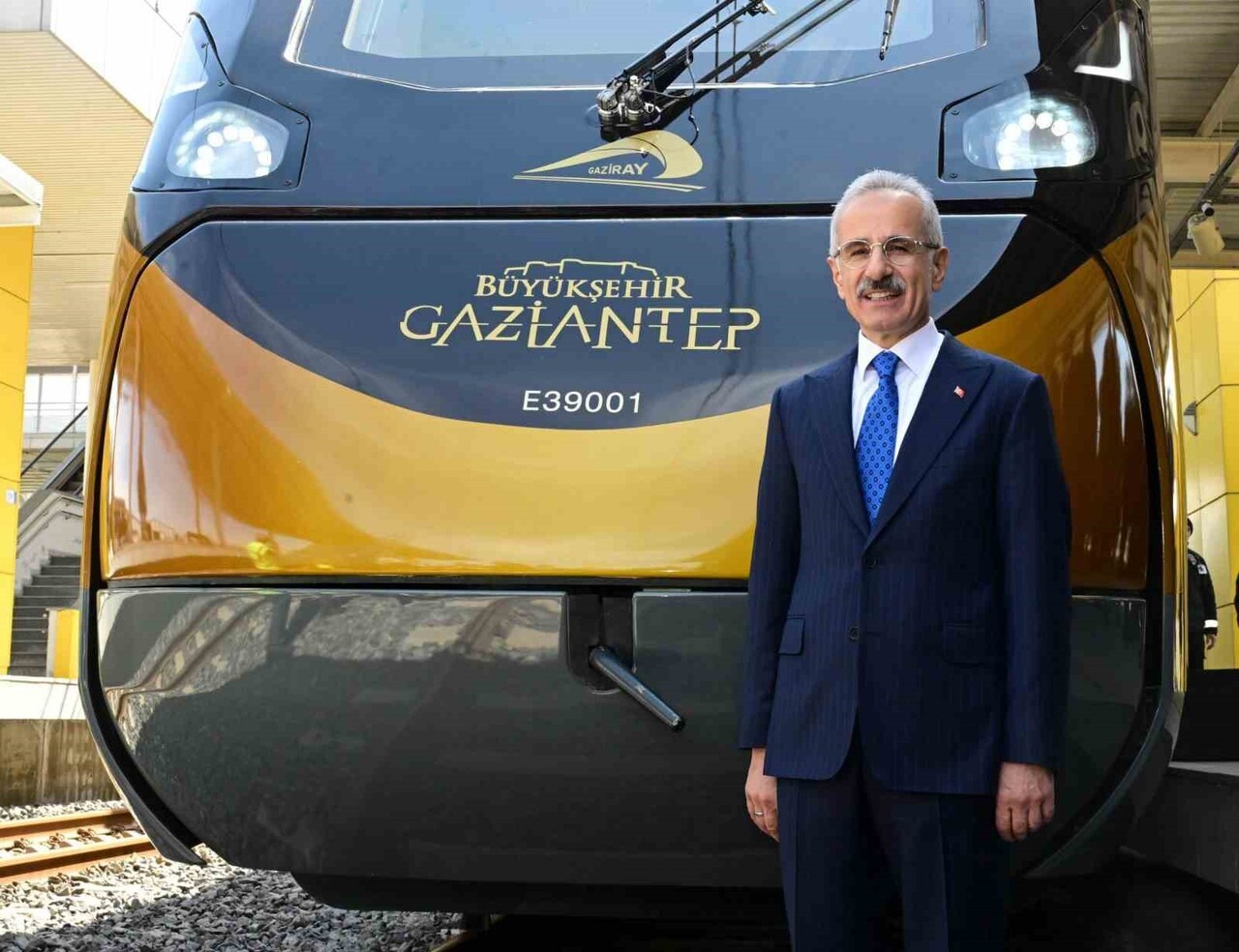ULAŞTIRMA VE ALTYAPI BAKANI ABDULKADİR URALOĞLU, MİLLİ BANLİYÖ TREN SETİ PROJESİ KAPSAMINDA...
