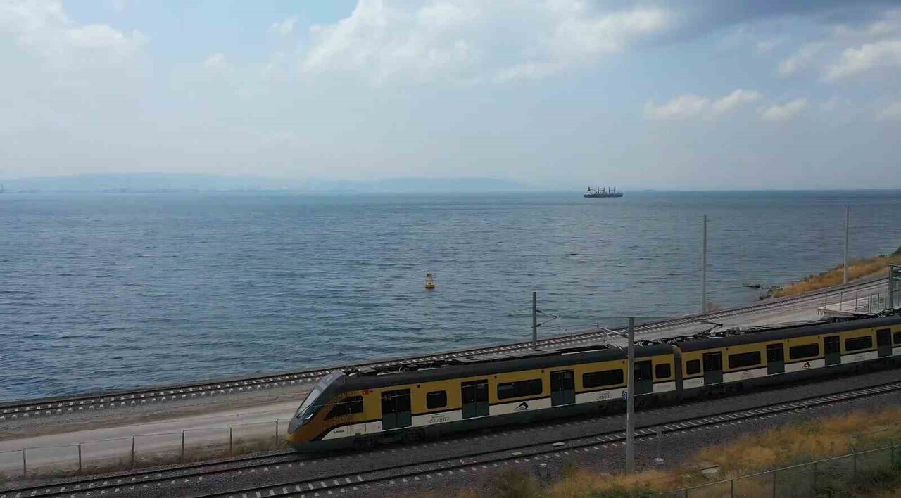 ULAŞTIRMA VE ALTYAPI BAKANI ABDULKADİR URALOĞLU, MİLLİ BANLİYÖ TREN SETİ PROJESİ KAPSAMINDA...