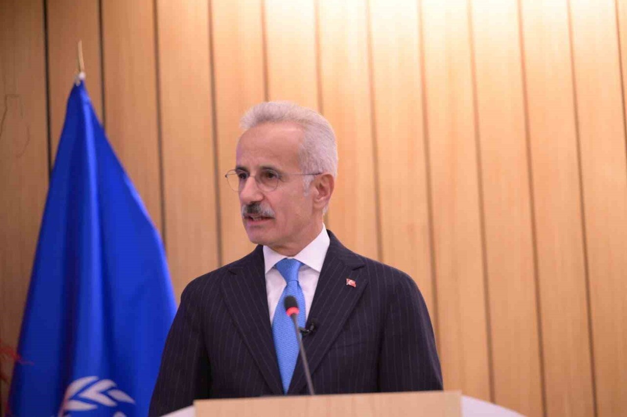 ULAŞTIRMA VE ALTYAPI BAKANI URALOĞLU İNGİLTERE’DE DÜZENLENEN ULUSLARARASI DENİZCİLİK ÖRGÜTÜ’NÜN...