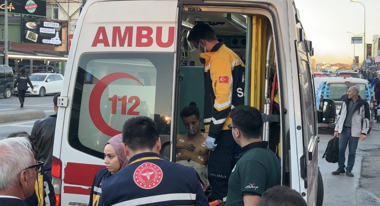 ÜMRANİYE'DE BİR İŞ YERİNİN DEPOSUNDA ÇIKAN YANGIN EKİPLERİ ALARMA GEÇİRDİ. ÇOK SAYIDA İTFAİYE...