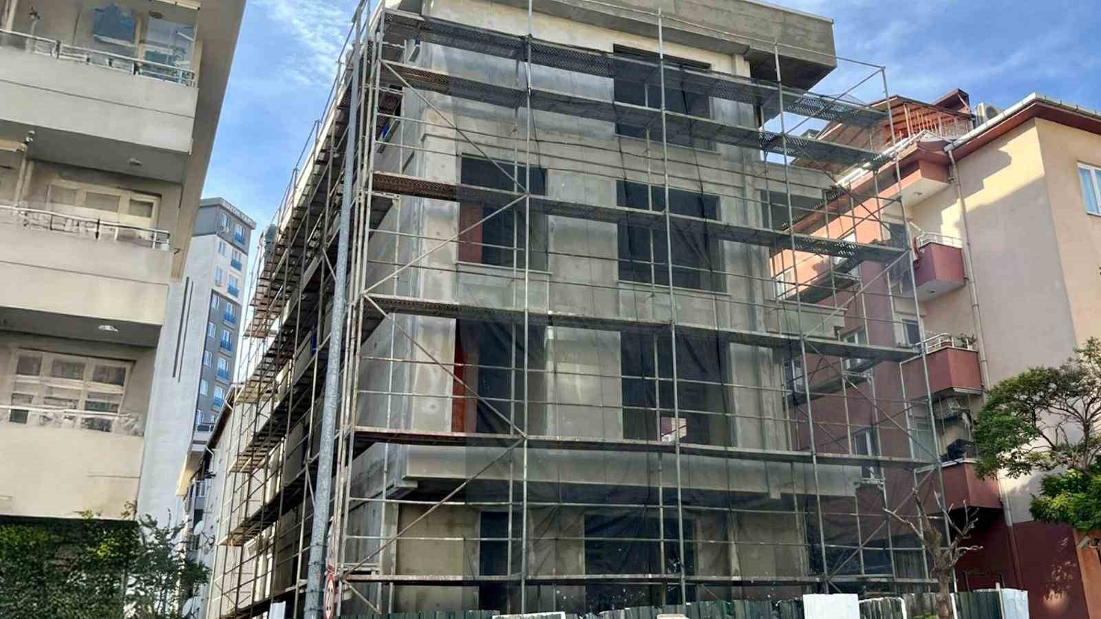 ÜMRANİYE'DE KENTSEL DÖNÜŞÜMLE "YARISI BİZDEN" KAMPANYASIYLA İLÇE GENELİNDE GERÇEKLEŞTİRİLEN...