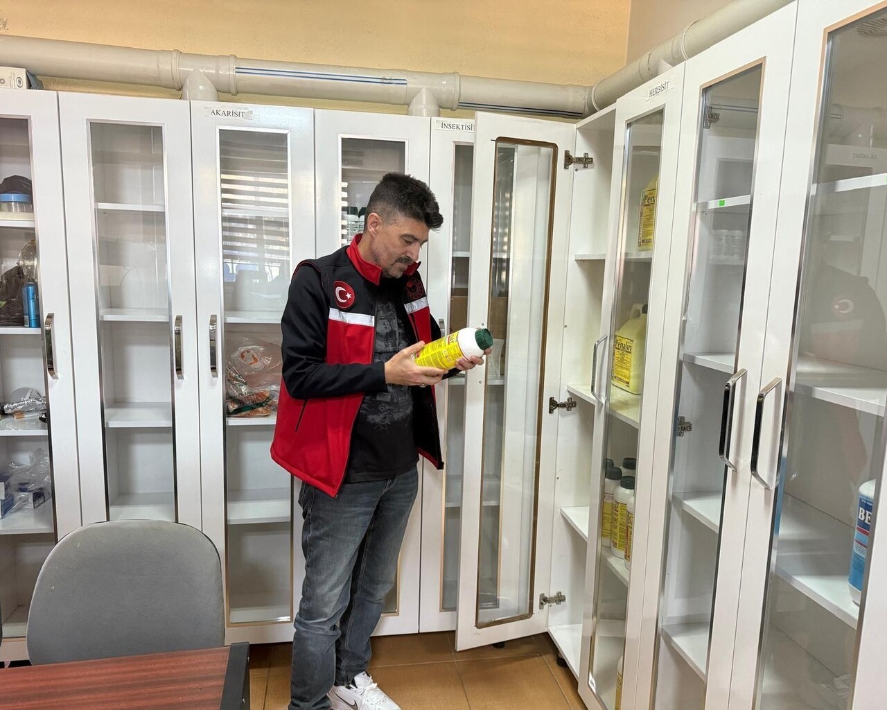 UŞAK İL TARIM VE ORMAN MÜDÜRLÜĞÜ EKİPLERİ, BİTKİ KORUMA ÜRÜNÜ SATIŞ BAYİLERİNİ DÜZENLİ OLARAK...