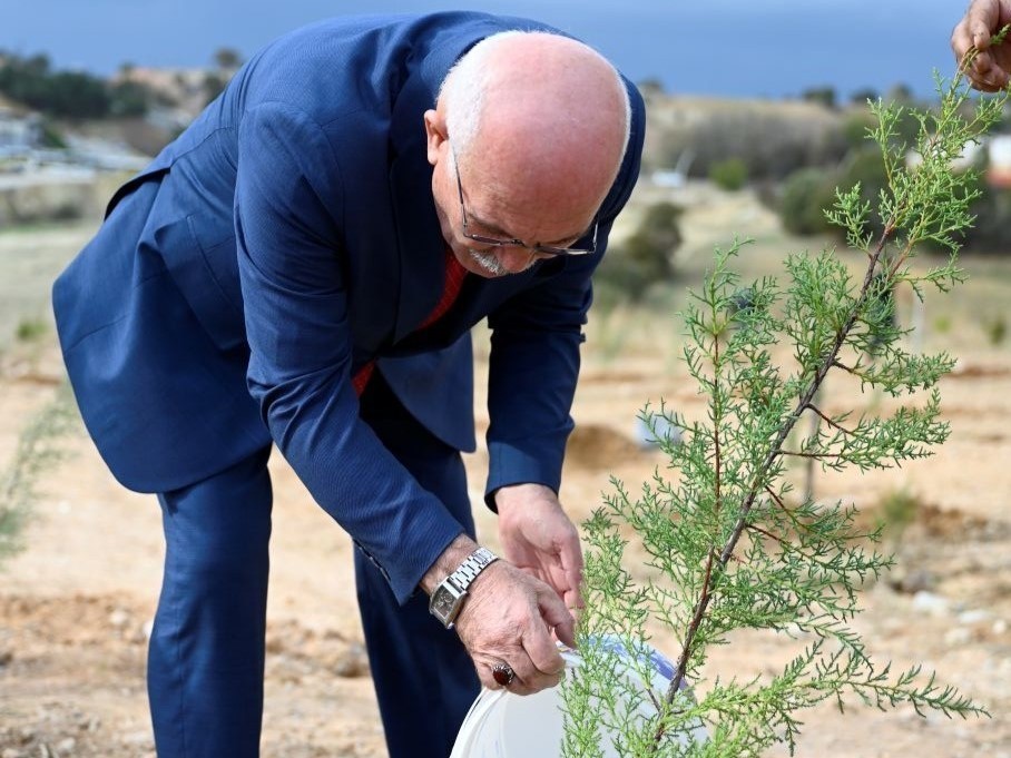 UŞAK ÜNİVERSİTESİ’NDE “11 KASIM MİLLİ AĞAÇLANDIRMA GÜNÜ” KAPSAMINDA, YAPI İŞLERİ VE TEKNİK DAİRE...