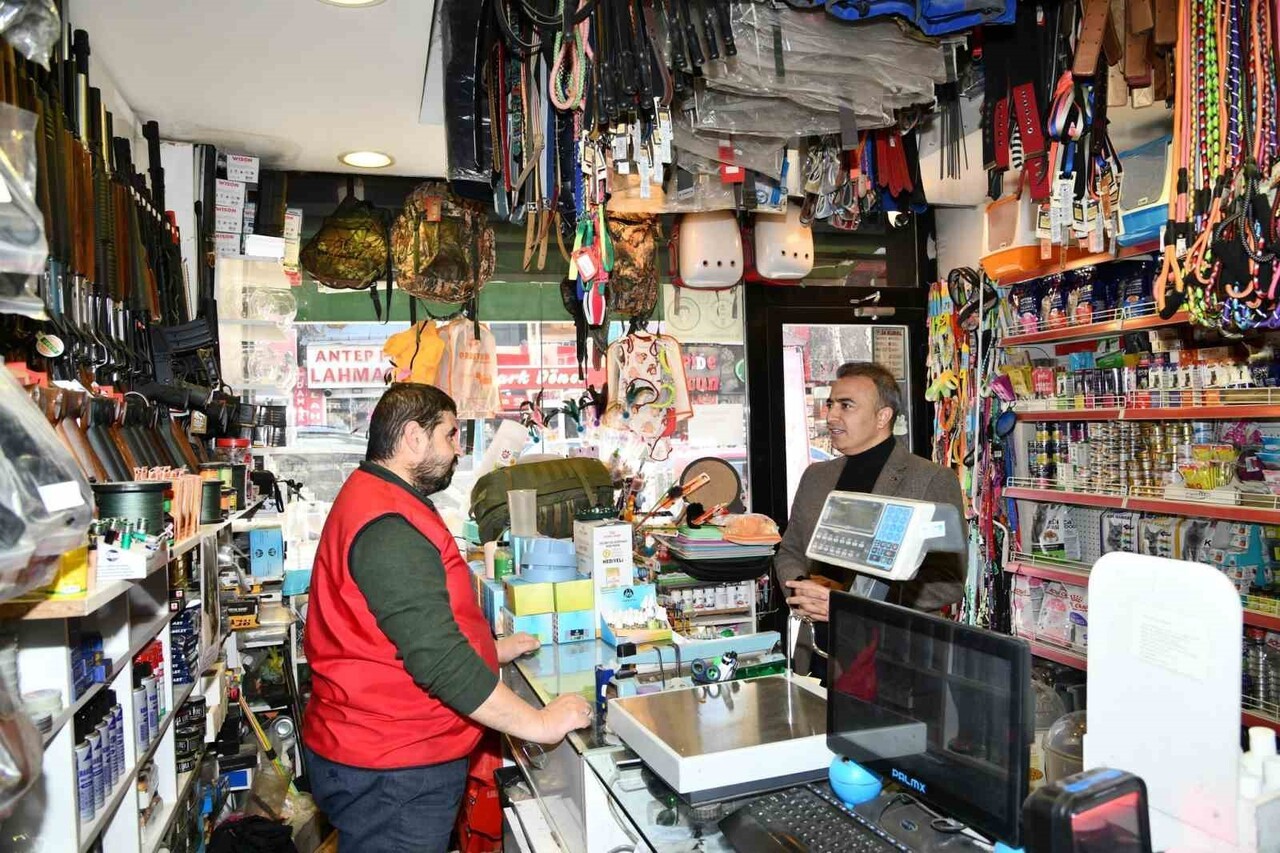 VALİ ÇEÇEK'TEN ESNAF ZİYARETİ. (OLGUN YILDIZ/ARDAHAN-İHA)