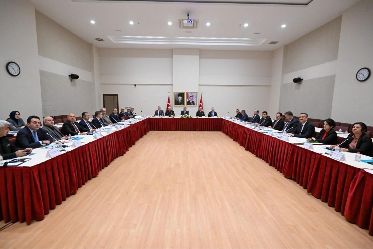 VALİ İLHAMİ AKTAŞ, VALİLİK KARAMÜRSEL ALP TOPLANTI SALONU'NDA DÜZENLENEN "GENİŞLETİLMİŞ İL...