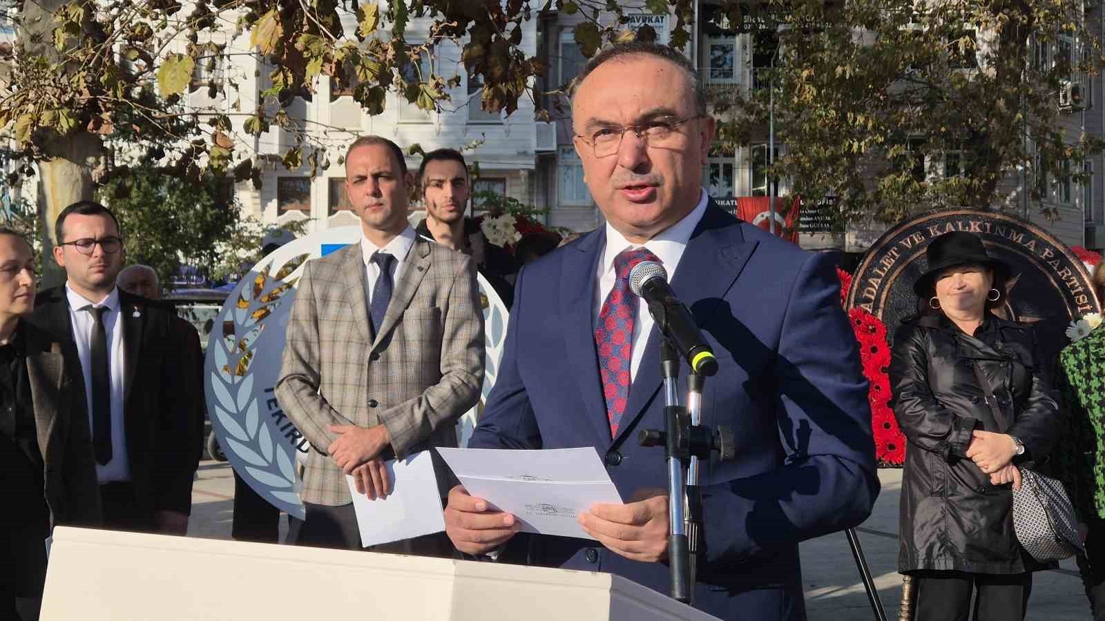 VALİ SOYTÜRK, TÖRENDE ŞEREF DEFTERİNİ İMZALAYARAK YAPTIĞI KONUŞMADA, TEKİRDAĞ’IN KURTULUŞUNUN...