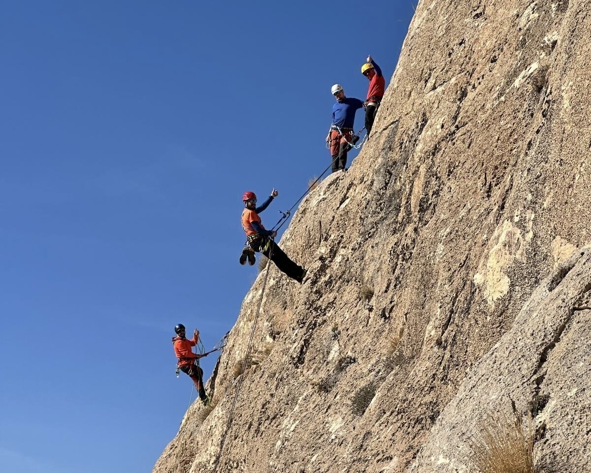 VAN’DA İLK KEZ TÜRKİYE DAĞCILIK FEDERASYONU (TDF) BÜNYESİNDE ÇOK İP BOYLU KAYA TIRMANIŞI EĞİTİMİ...