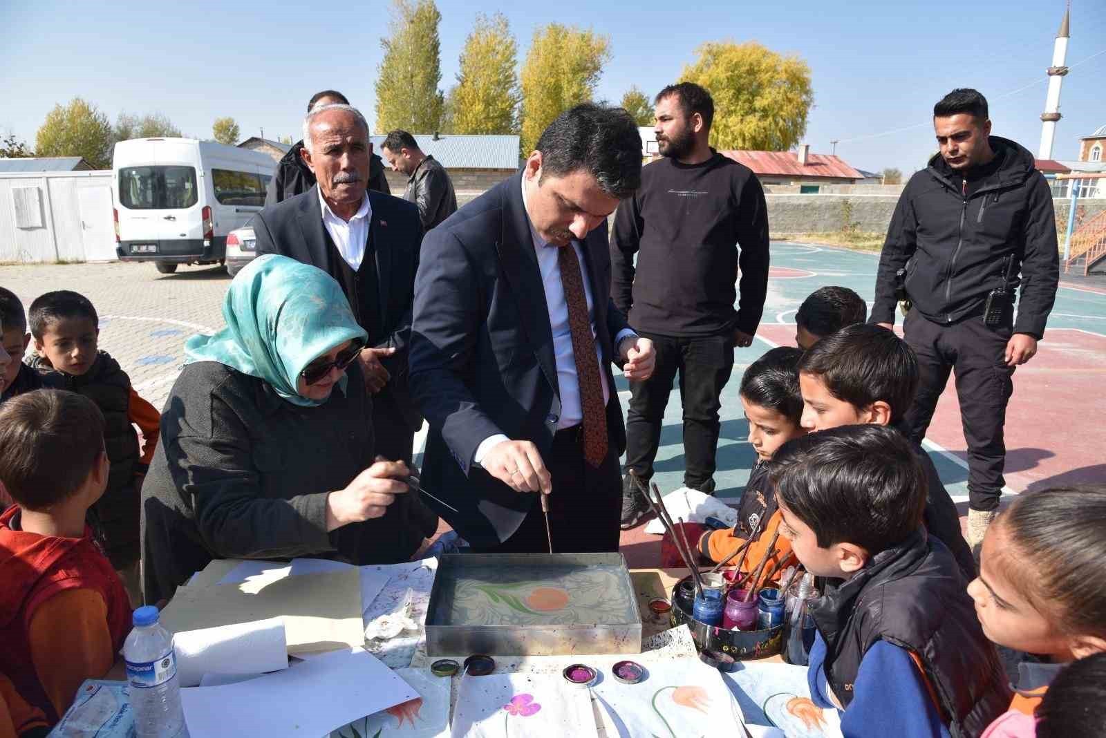 VAN’DA YÜRÜTÜLEN "SANAT YOLUNDA" PROJESİ KAPSAMINDA, KIRSAL MAHALLELERDEKİ OKULLARDA DÜZENLENEN...