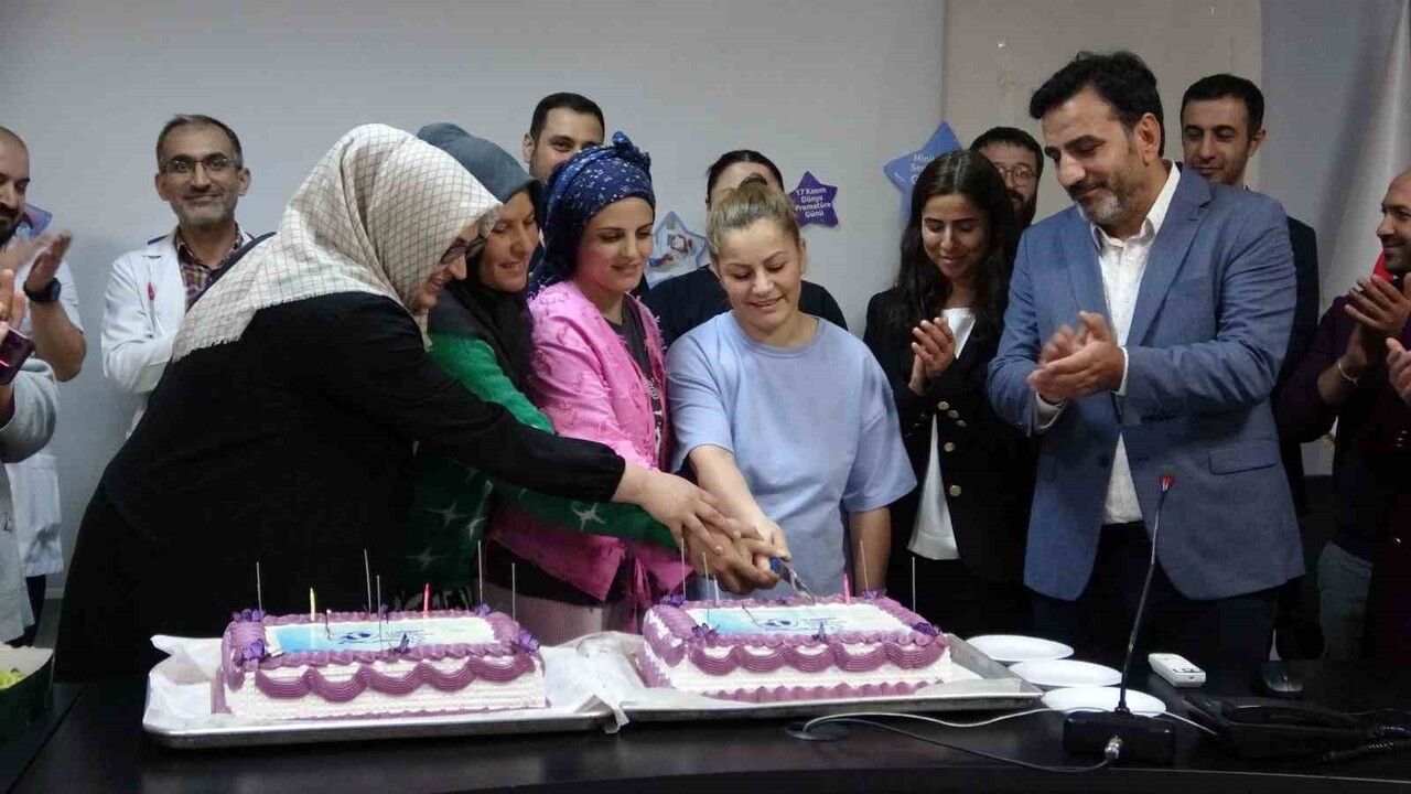 VAN EĞİTİM VE ARAŞTIRMA HASTANESİNDE PREMATÜRE BEBEK SAHİBİ AİLELER, "DÜNYA PREMATÜRE GÜNÜ"...