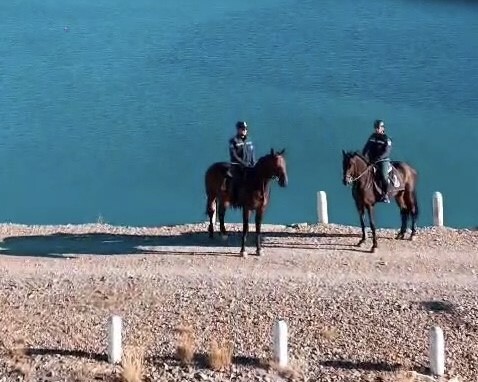 VAN İL JANDARMA KOMUTANLIĞINA BAĞLI ATLI JANDARMA TİMLERİ, ZERNEK BARAJI ÇEVRESİNDE KAÇAK...
