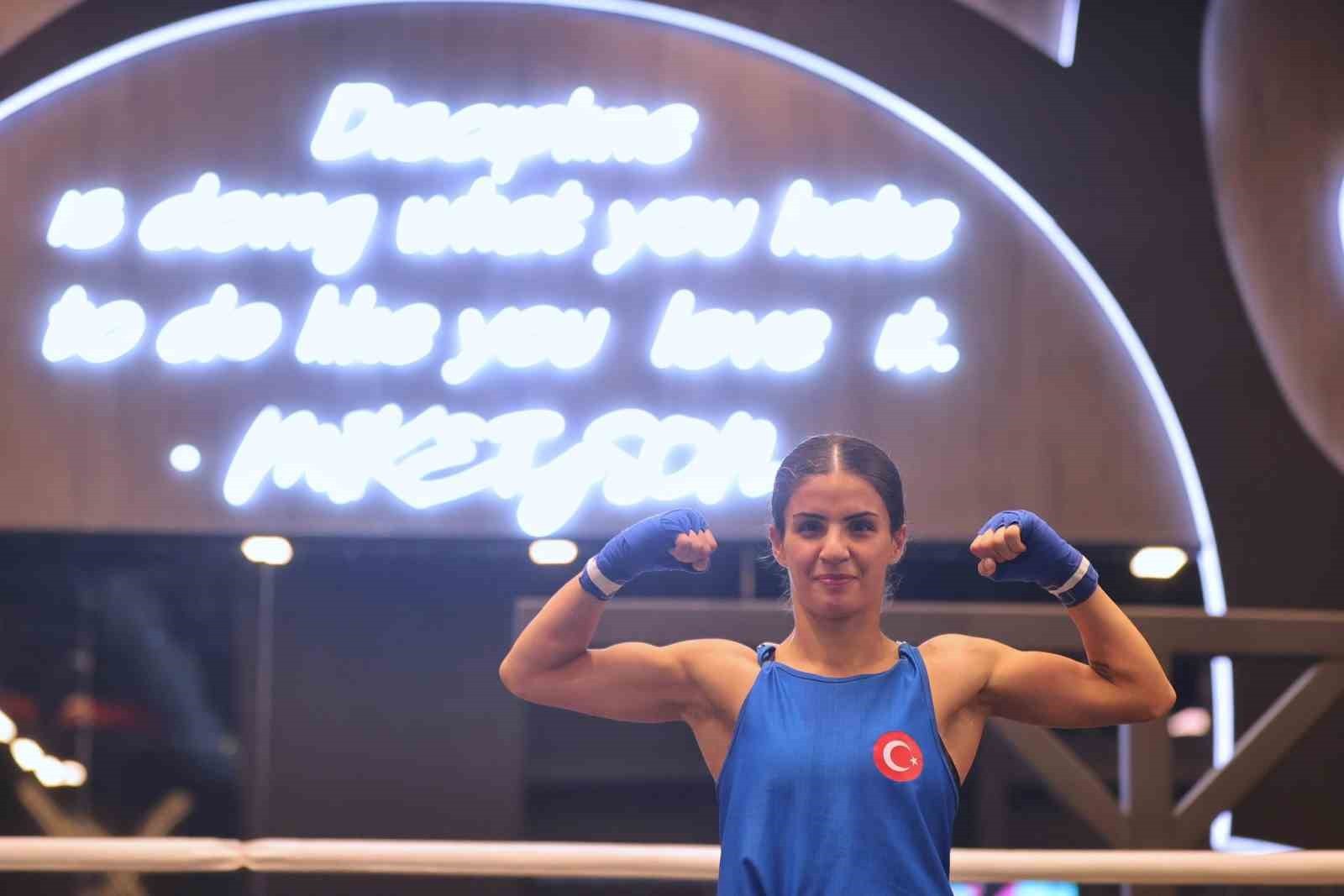 VANLI MİLLİ BOKSÖR EVİN ERGİNOĞUZ, SUUDİ ARABİSTAN'IN RİYAD KENTİNDE DÜZENLENEN 2025 İSLAMİ...