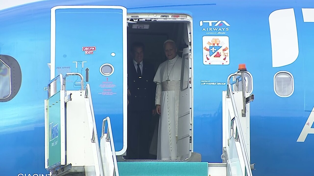 VATİKAN DEVLET BAŞKANI PAPA 14. LEO'YU TAŞIYAN UÇAK ANKARA'YA İNİŞ YAPTI.