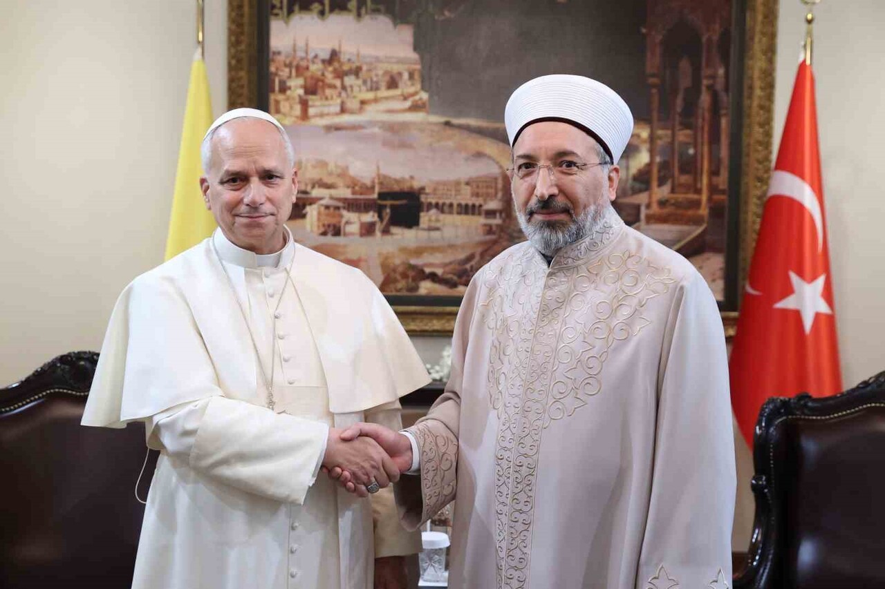 VATİKAN DEVLET BAŞKANI PAPA 14. LEO, ANKARA'DA DİYANET İŞLERİ BAŞKANI SAFİ ARPAGUŞ'U ZİYARET...