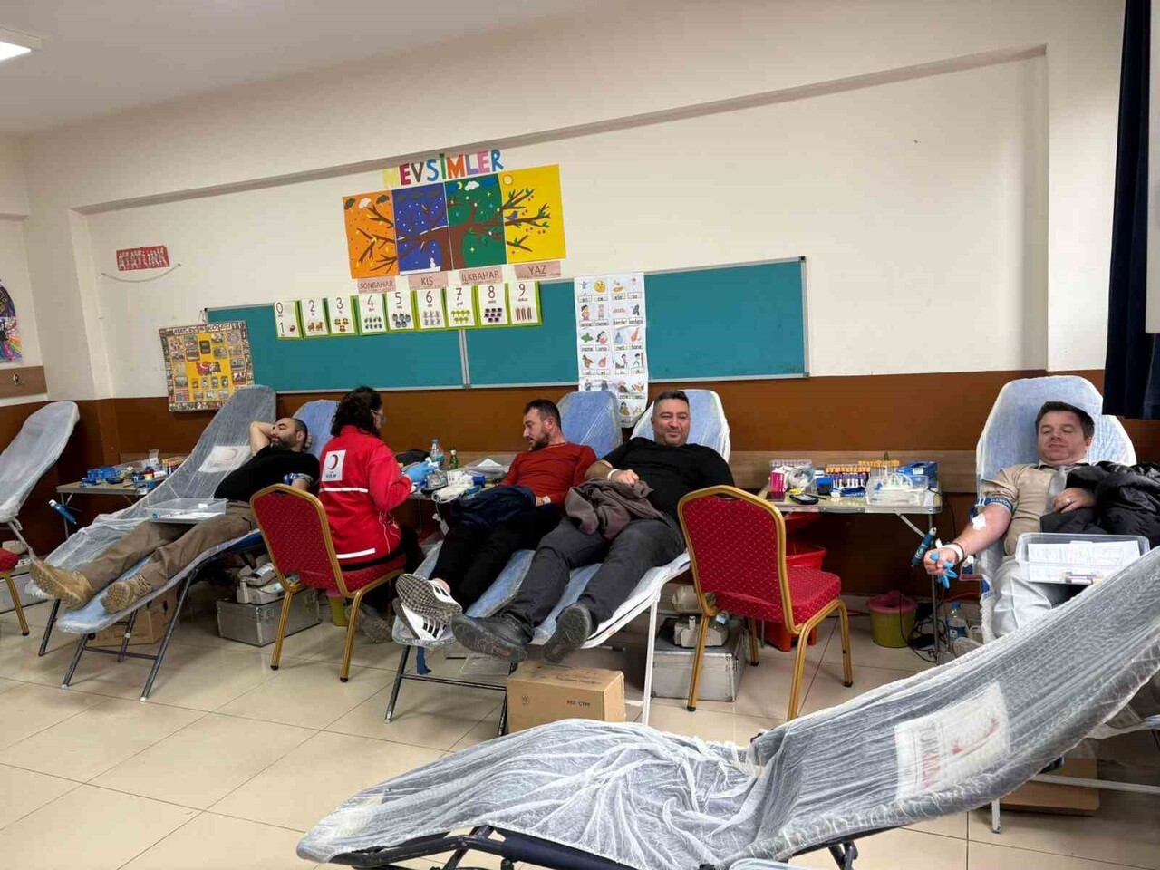 VEZİRKÖPRÜ KIZILAY ŞUBESİ, MEHMET PAŞA İLKOKULU’NDA GERÇEKLEŞTİRDİĞİ KAN BAĞIŞI KAMPANYASINDA...