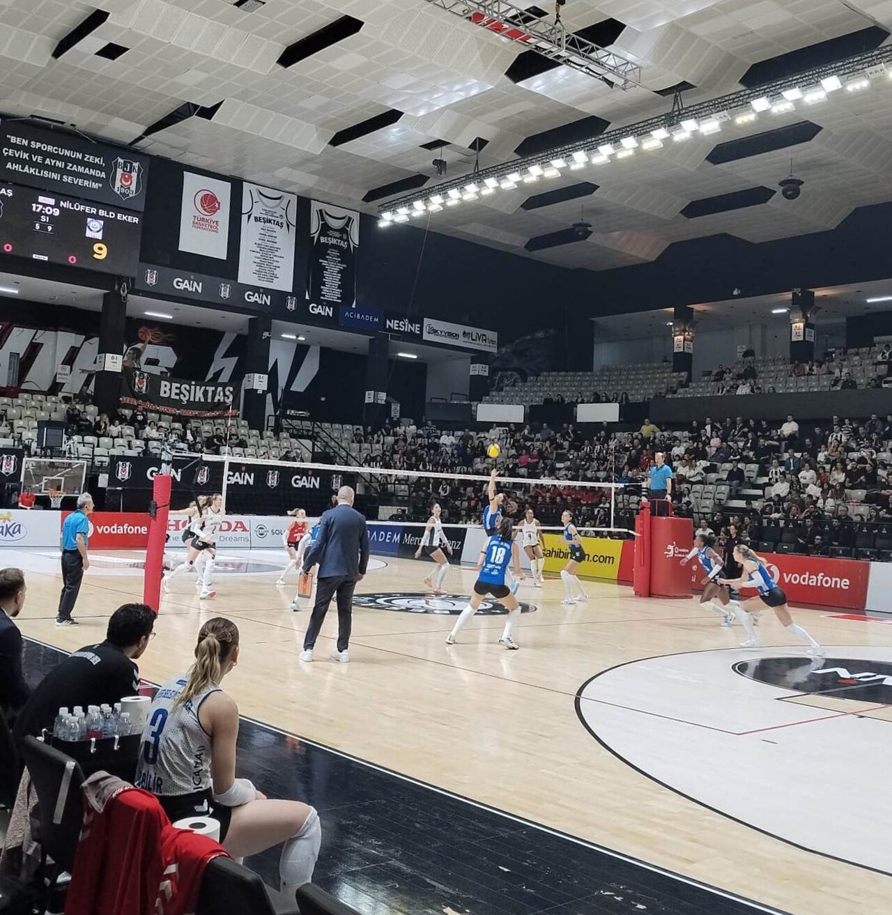 VODAFONE SULTANLAR LİGİ'NİN 5. HAFTASINDA BEŞİKTAŞ'A KONUK OLAN NİLÜFER BELEDİYESPOR, SAHADAN...