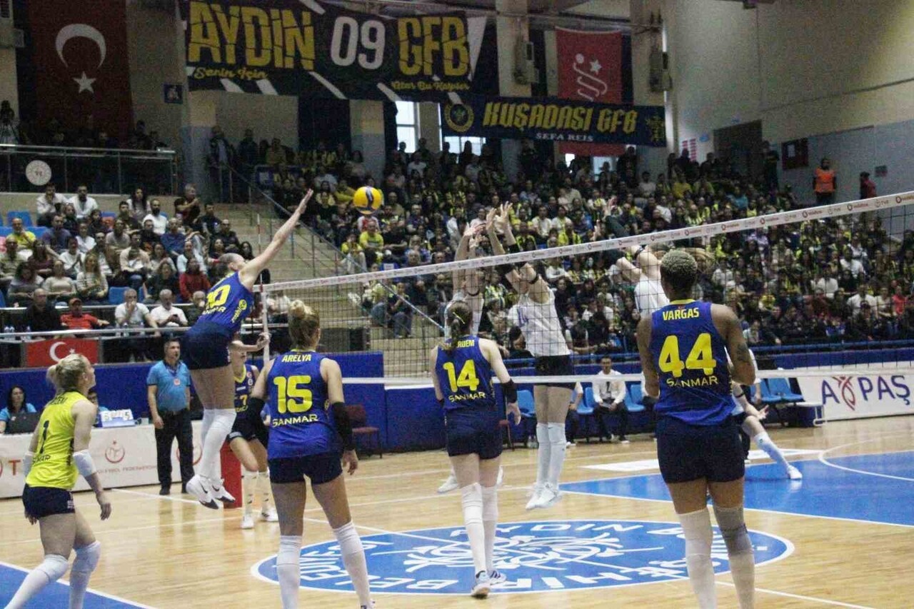 VODAFONE SULTANLAR LİGİ'NİN 7. HAFTASINDA AYDIN BÜYÜKŞEHİR BELEDİYESPOR KONUK ETTİĞİ FENERBAHÇE...