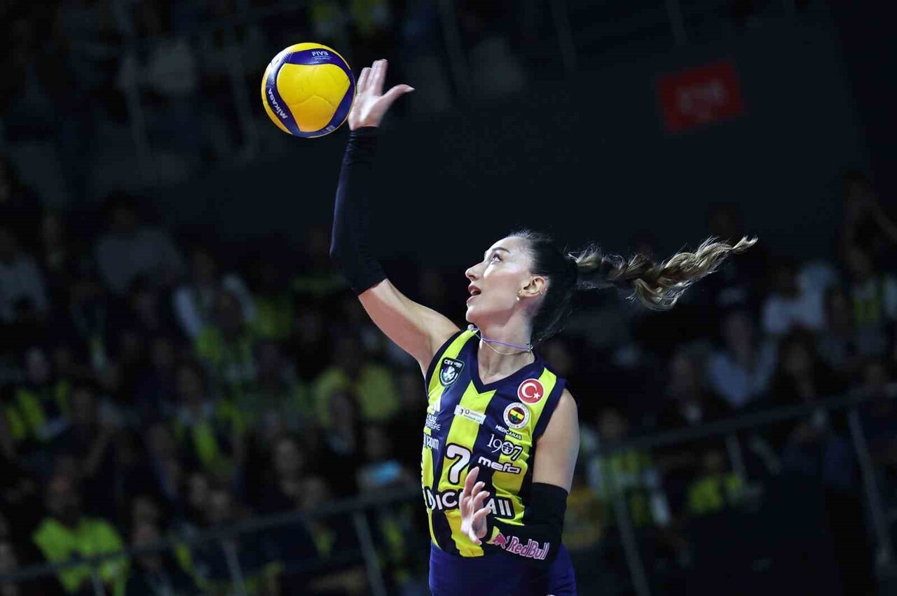 VODAFONE SULTANLAR LİGİ 6. HAFTASINDA OYNANAN DERBİ MAÇTA FENERBAHÇE, SAHASINDA GALATASARAY 3-2...