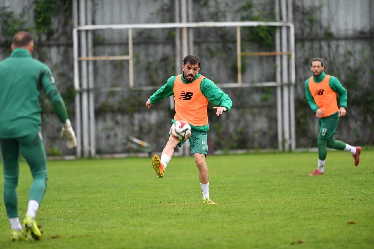 YEŞİL BEYAZLI EKİP, LİGİN 13. HAFTASINDA SAHASINDA OYNAYACAĞI KRİTİK MÜCADELE ÖNCESİ SON...