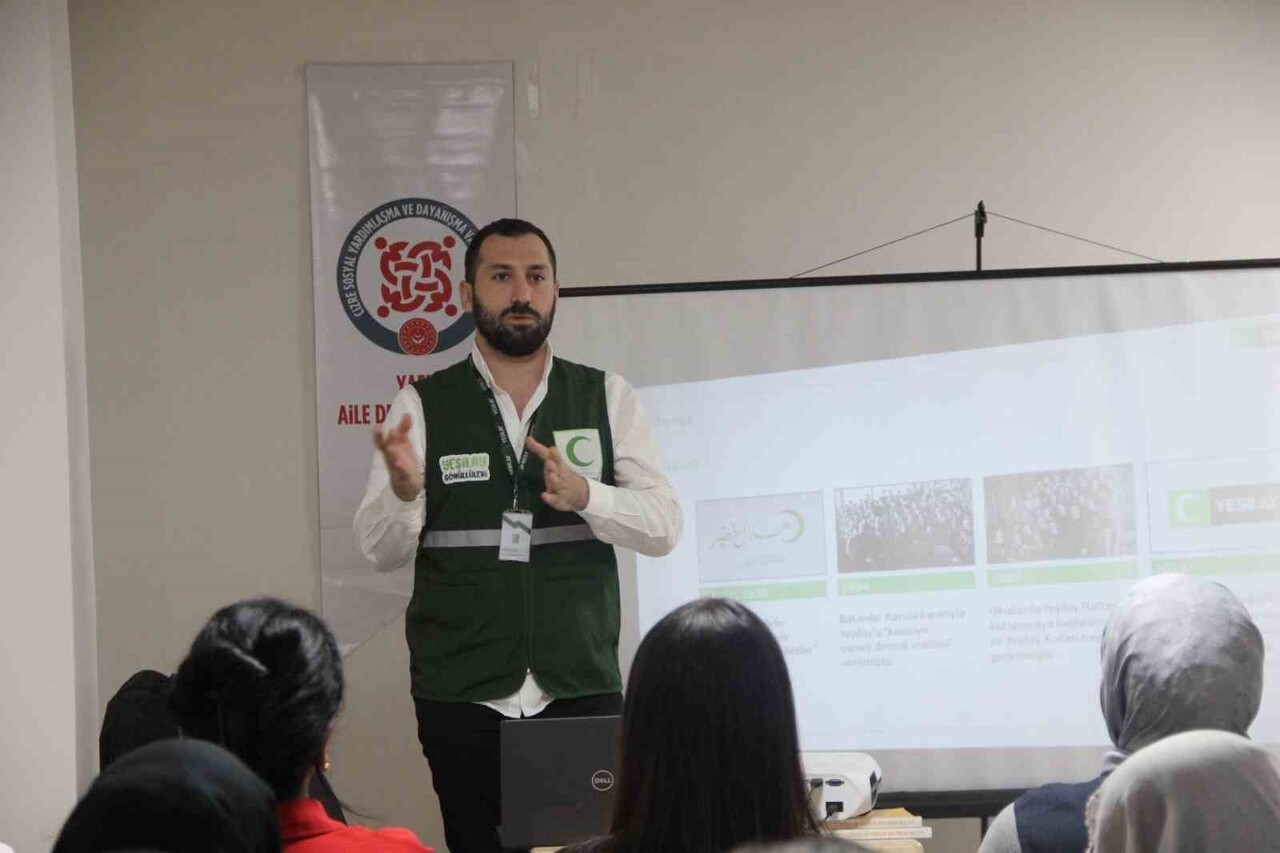 YEŞİLAY, CİZRE’DE BAĞIMLILIKLA MÜCADELE ÇALIŞMALARINA HIZ VERDİ