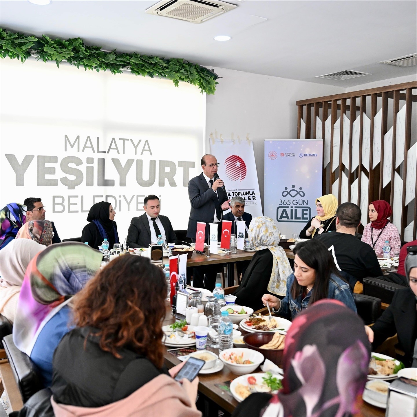 YEŞİLYURT BELEDİYESİ’NİN EV SAHİPLİĞİ YAPTIĞI ‘AİLE MENTÖRLÜĞÜ’ EĞİTİM PROGRAMI...