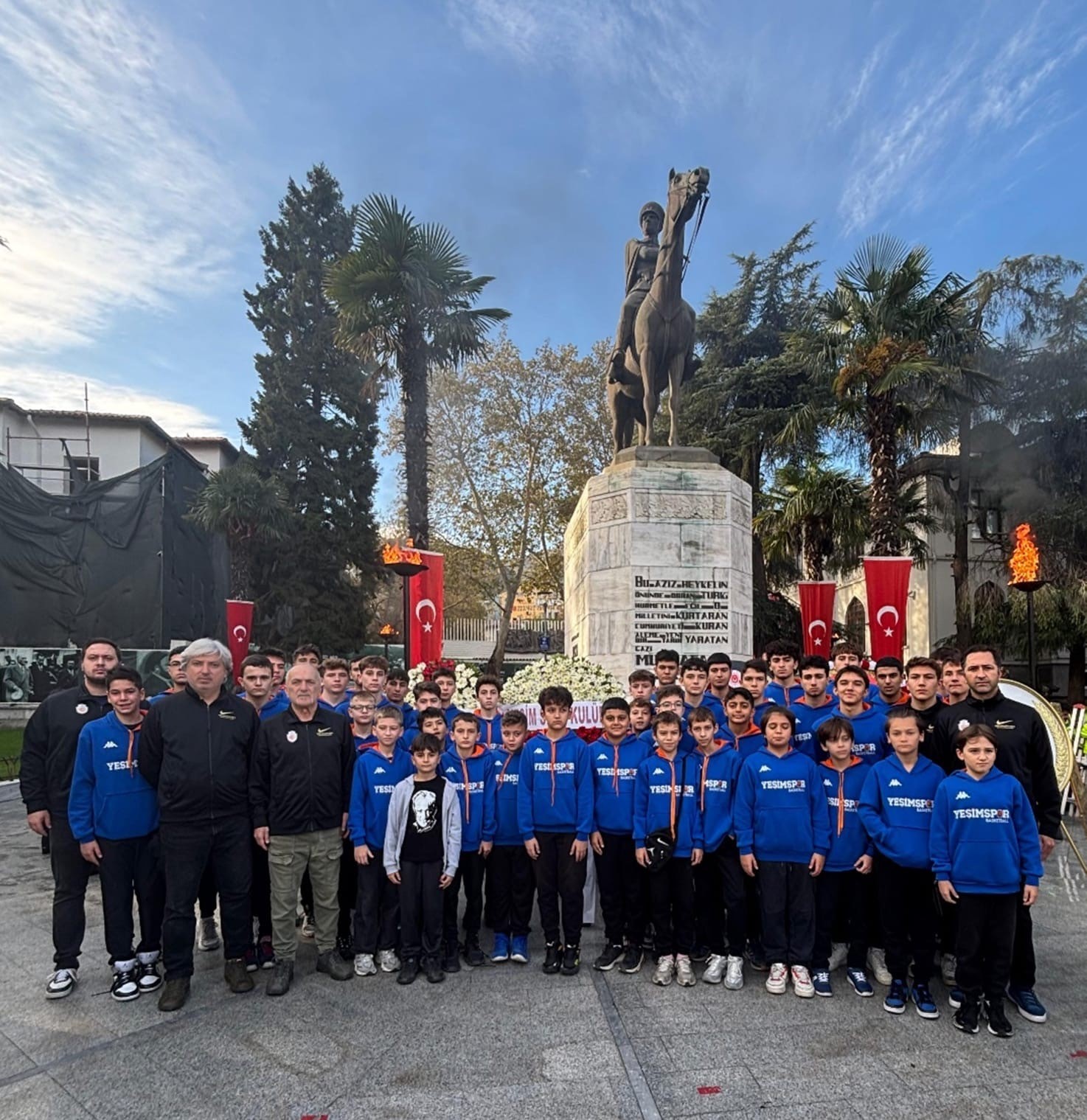 YEŞİM SPOR KULÜBÜ OYUNCULARI VE TEKNİK HEYETİ, 10 KASIM ATATÜRK’Ü ANMA GÜNÜ KAPSAMINDA BURSA...