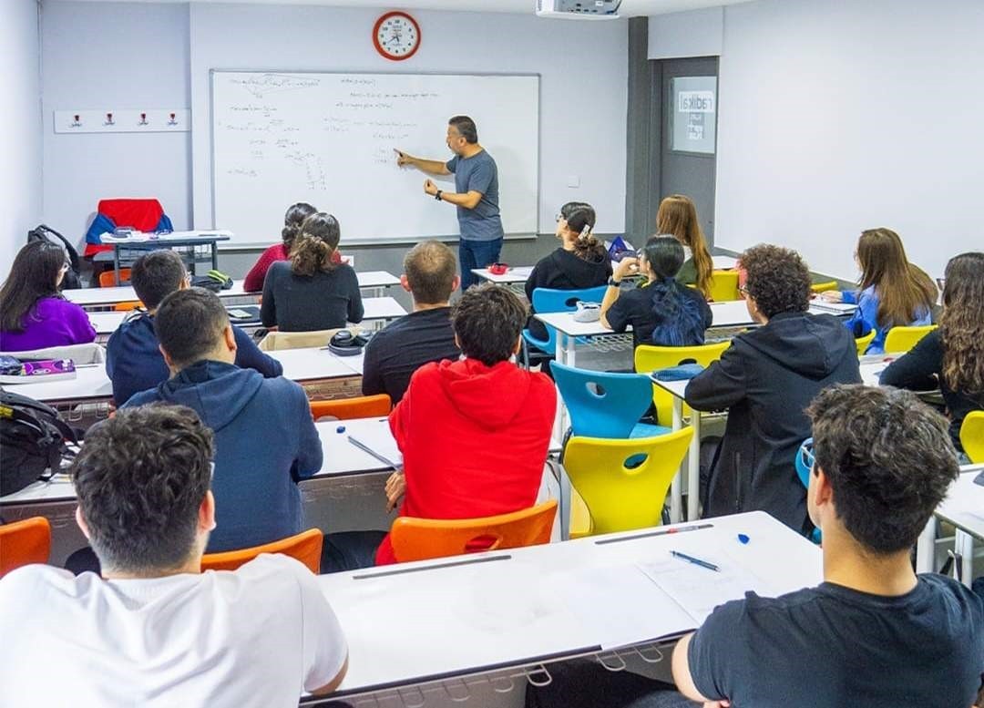 YOĞUN TEMPO İLE BAŞLAYAN 2025-2026 EĞİTİM ÖĞRETİM DÖNEMİNİN İLK ÇEYREĞİ BUGÜN BİTİYOR, YARINDAN...