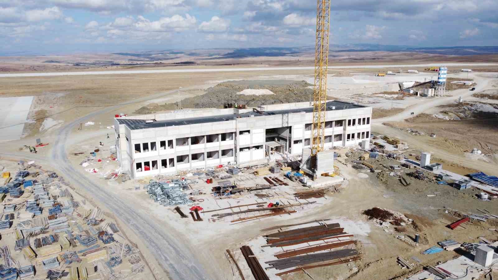 YOZGAT'IN ULAŞIM ALTYAPISINI GÜÇLENDİRECEK OLAN YOZGAT HAVALİMANI İNŞAATINDA ÇALIŞMALAR DEVAM...