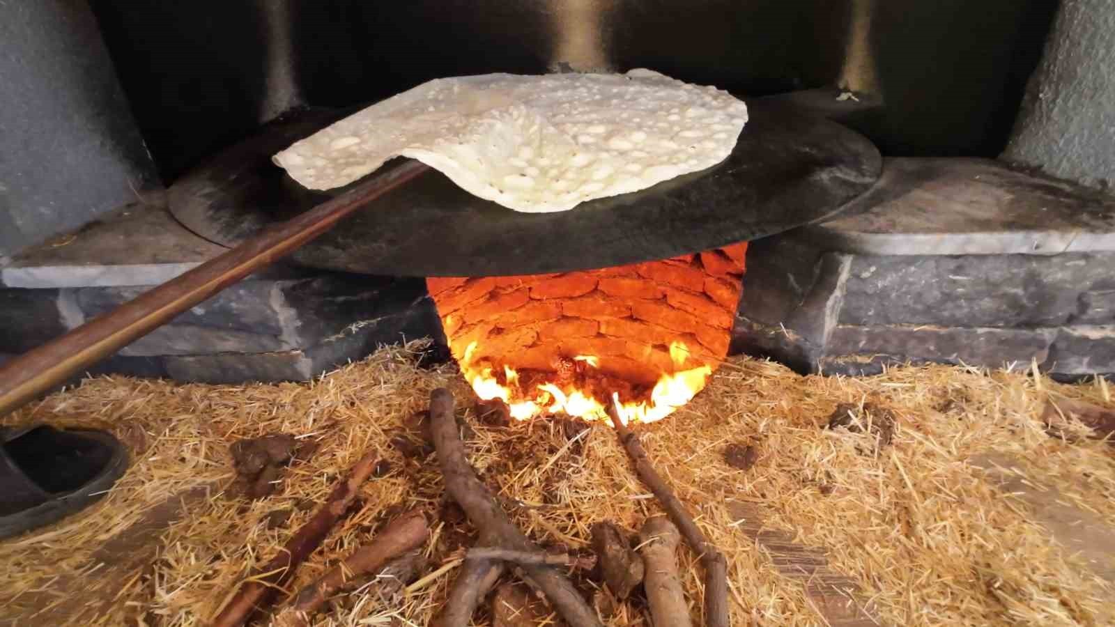 YOZGAT’IN SORGUN İLÇESİNE BAĞLI BAHADIN KASABASINDA, KIŞ HAZIRLIKLARI KAPSAMINDA İMECE USULÜYLE...